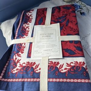 Nappe Williams Sonoma Stenciled Floral Tablecloth in navy and rich red